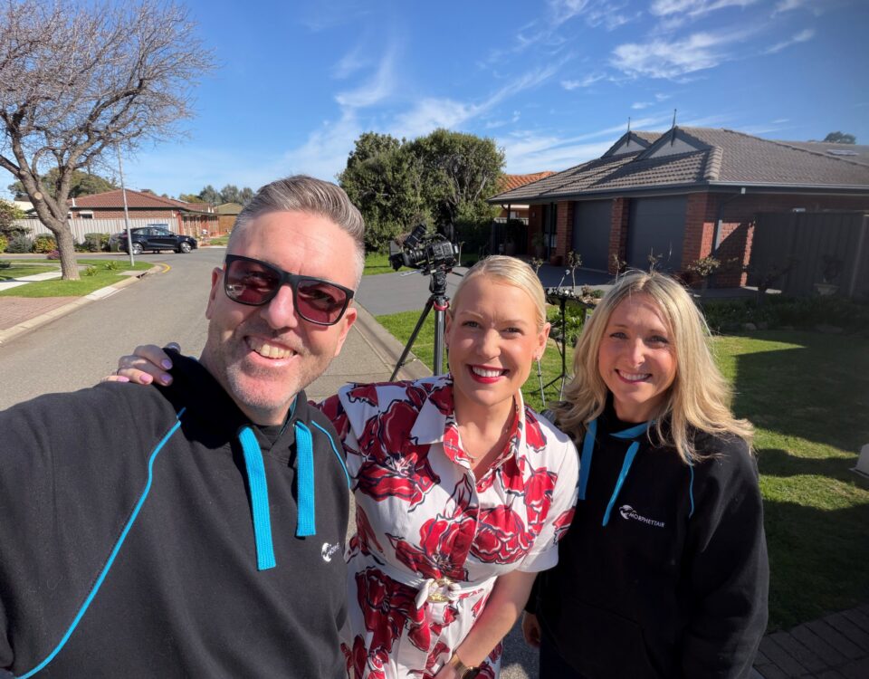 Ashton Hurn MP with the team at Morphett Air